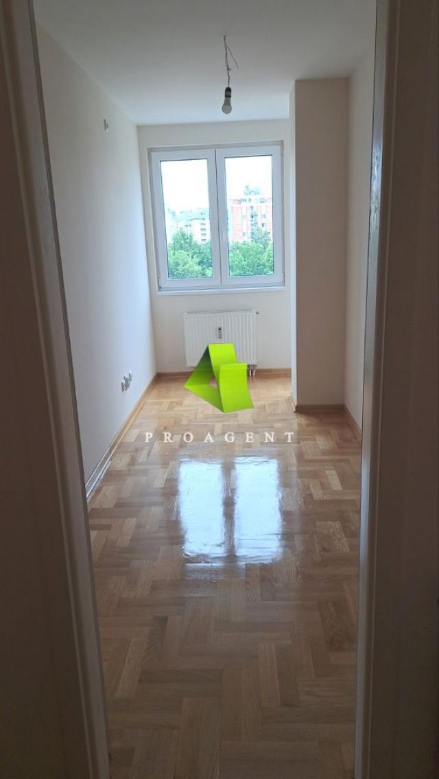 Poslovni prostor na Bulevaru Nemanjića ID#8502