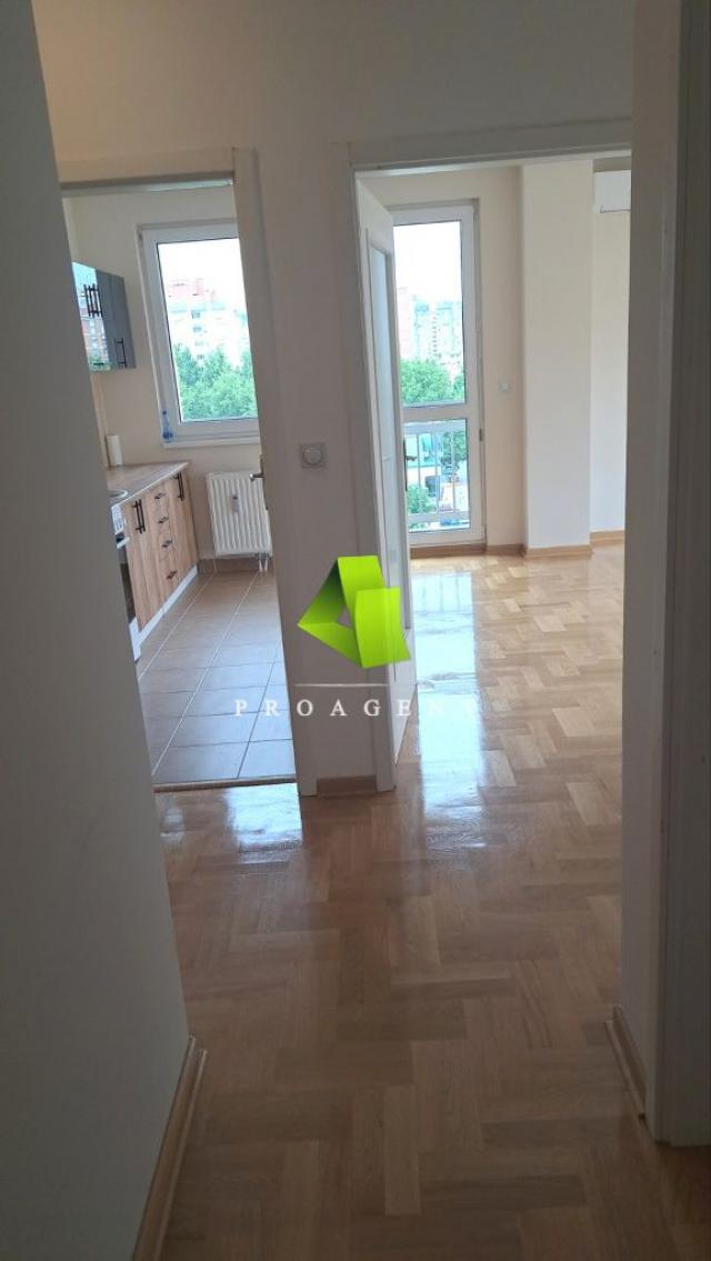 Poslovni prostor na Bulevaru Nemanjića ID#8502