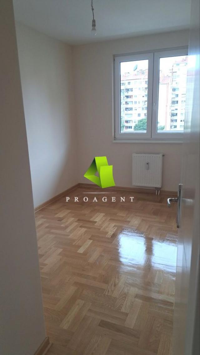 Poslovni prostor na Bulevaru Nemanjića ID#8502