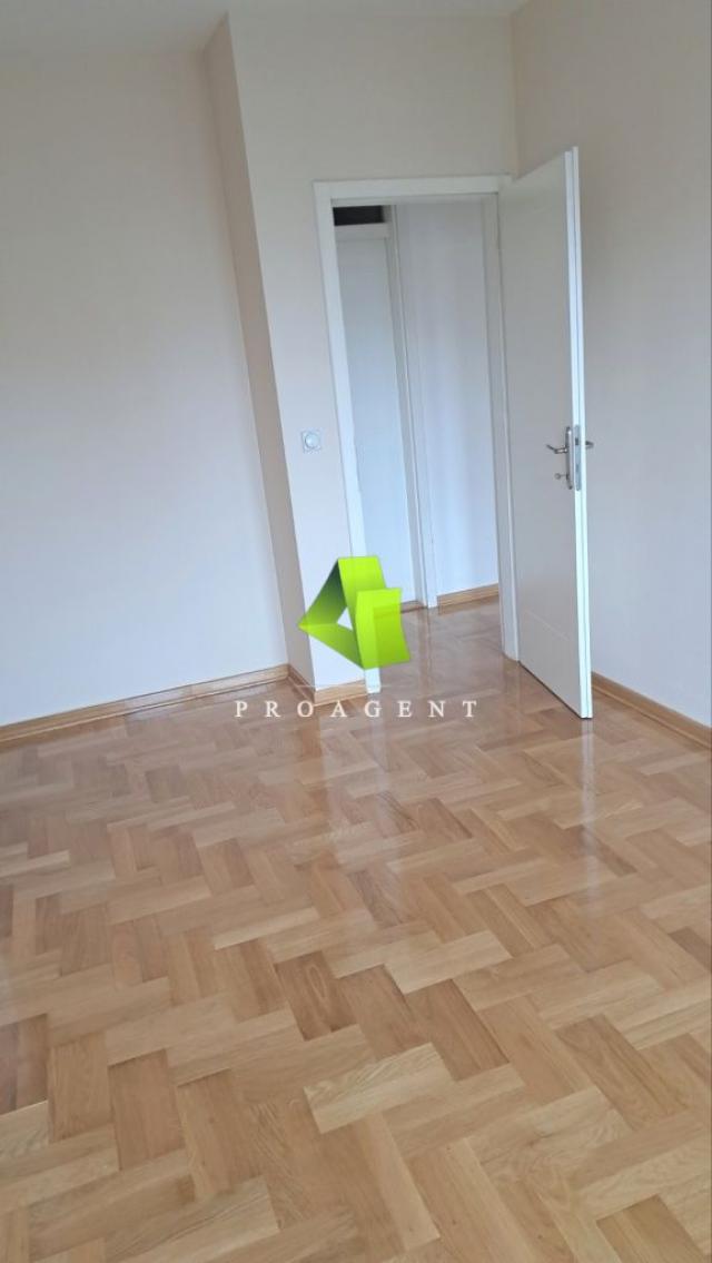 Poslovni prostor na Bulevaru Nemanjića ID#8502