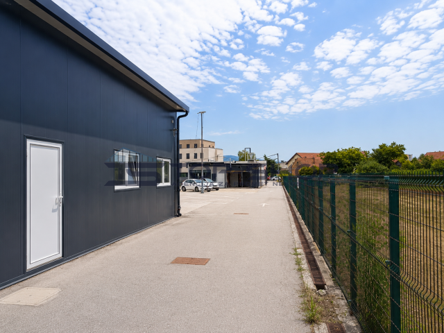 Gewerbefläche mit Halle und Hof, 3825 m2