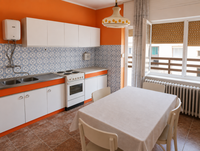 QUALITY FAMILY HOME WITH TWO GARAGES AND A SEPARATE GUEST HOUSE – SOMBOR