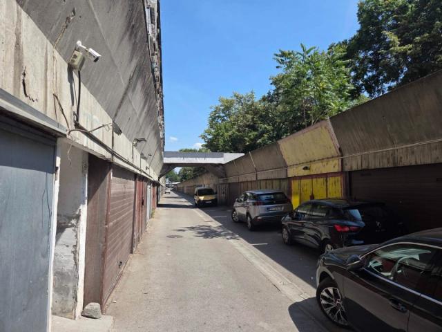 GARAŽA – Bulevar Milutina Milankovića