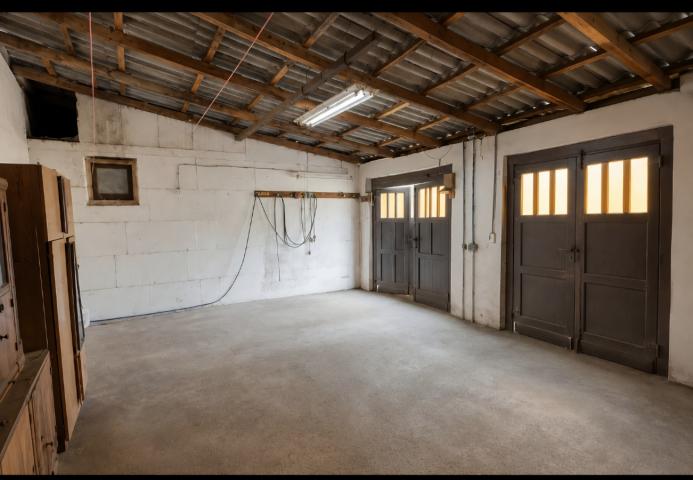 QUALITY FAMILY HOME WITH TWO GARAGES AND A SEPARATE GUEST HOUSE – SOMBOR