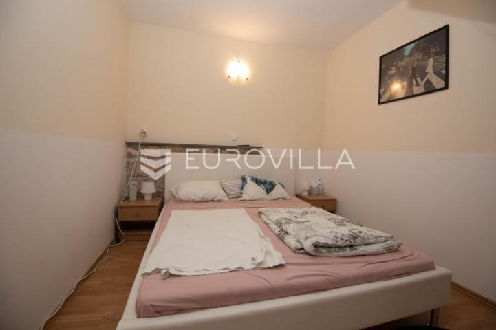 Tisno, ekskluzivna apartmanska kuća prvi red do mora s panoramskim pogledom i brodicom