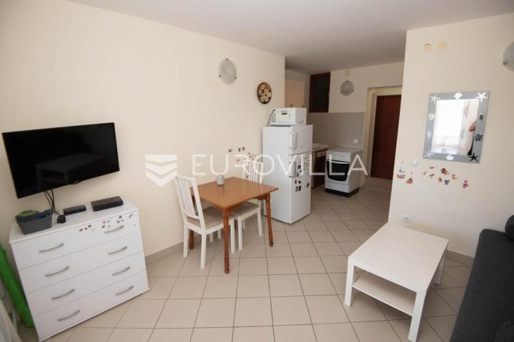 Tisno, ekskluzivna apartmanska kuća prvi red do mora s panoramskim pogledom i brodicom