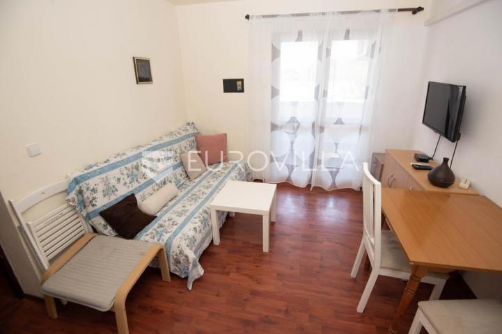 Tisno, ekskluzivna apartmanska kuća prvi red do mora s panoramskim pogledom i brodicom