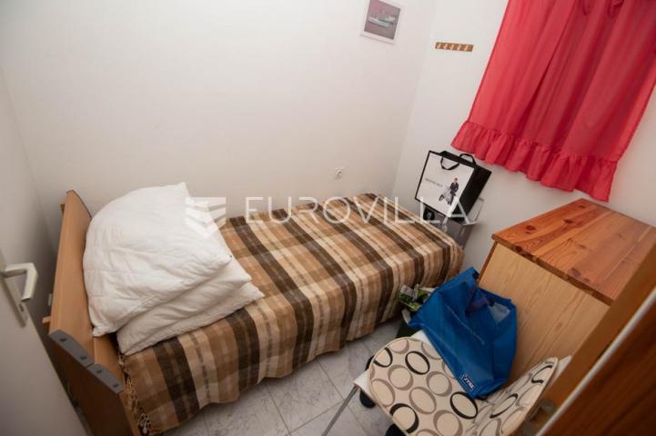 Tisno, ekskluzivna apartmanska kuća prvi red do mora s panoramskim pogledom i brodicom