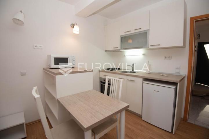 Tisno, ekskluzivna apartmanska kuća prvi red do mora s panoramskim pogledom i brodicom