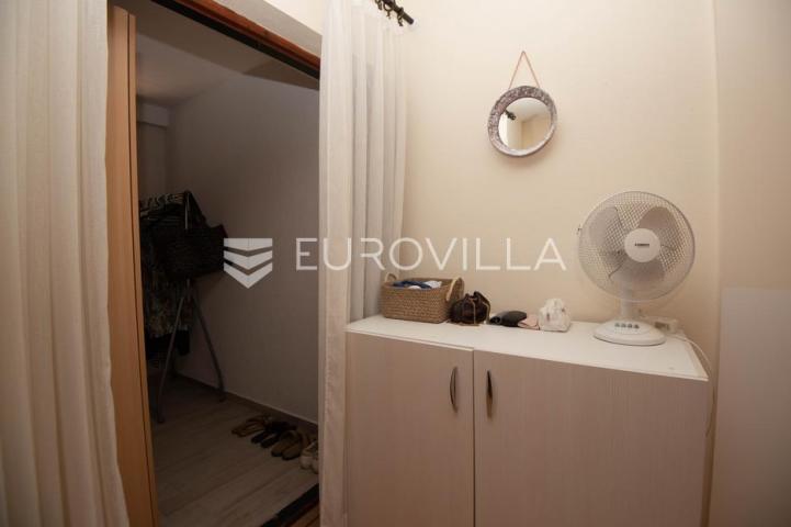 Tisno, ekskluzivna apartmanska kuća prvi red do mora s panoramskim pogledom i brodicom
