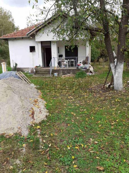 Prodaje se kuća u selu Paligrace