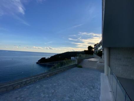 Luxury 1-bedroom in Budva with a view of the Old Town