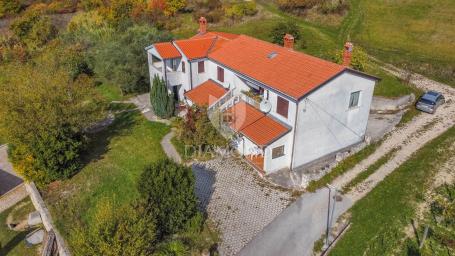 Vižinada, house with 5 apartments and open views