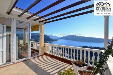 Vila sa panoramskim pogledom na more Podi Boka Kotorska