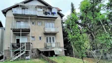 Banovo brdo, Veljka Petrovića, vertikala na 3a, 4 etaže, parking u dvorištu .. 