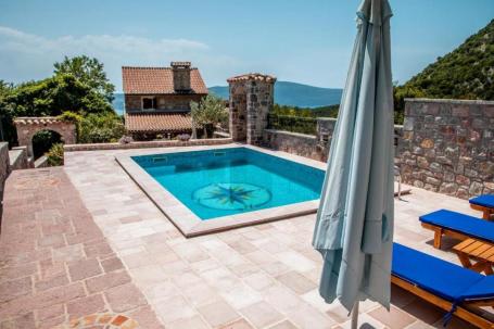 Luxury 1-bedroom house in Tivat for rent