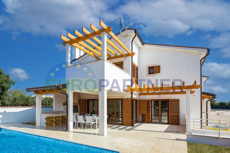 For sale - a luxurious, modern house with a swimming pool near the sea