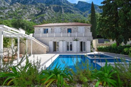 Luxury villa with a beautiful view of the sea in Kotor for rent
