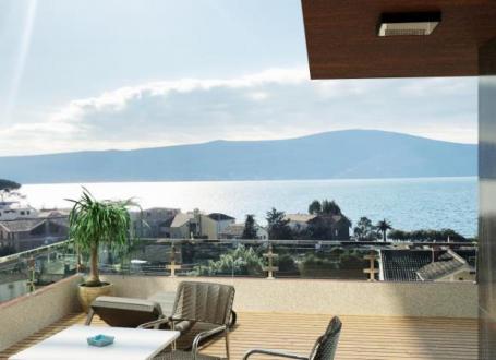 Luxury 1-bedroom apartment with a sea view in Tivat for sale