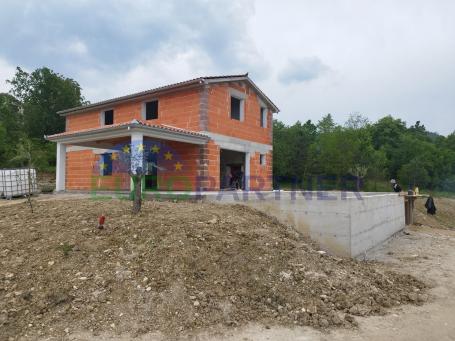 Schönes Haus im Bau in Cerovlje