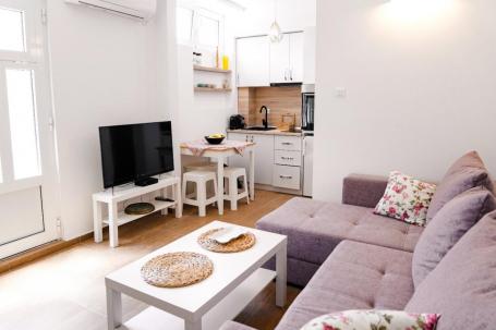 Modern 2-bedroom house in Tivat for rent