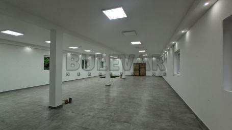 Izdaje se poslovni prostor u Leskovcu, 450m2