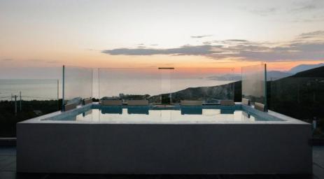Nouvelle villa spacieuse près des meilleures plages de la riviera de Budva