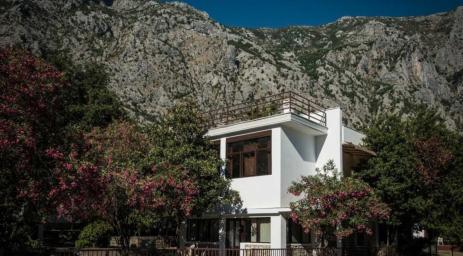 Spacious villa in a cozy corner of the Bay of Kotor