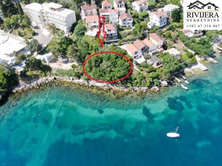 Urbanized waterfront land plot in Njivice Herceg Novi