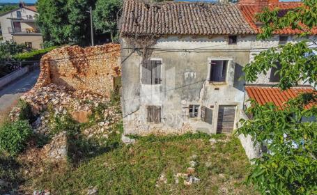 Pula, surroundings, old Istrian house with land