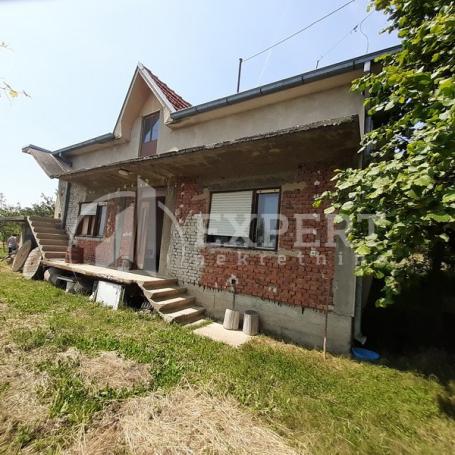 Na prodaju porodična kuća, 258, pr+pk, plac  896 m2, Gornji Komren