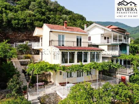 Family house with auxiliary building for sale in Zelenika Boka bay