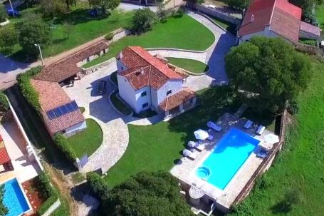 Istra, okolica Višnjana - prekrasna stancija, kuća za odmor + kuća s 4 apartmana