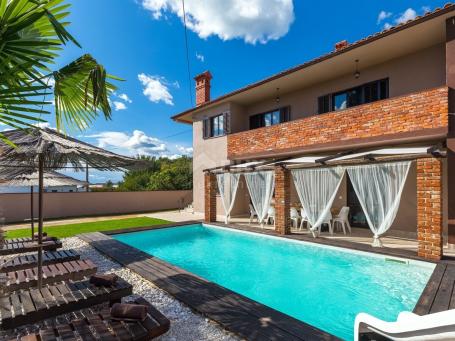 ISTRIA, BARBAN - Modern rustic villa with swimming pool in a quiet village