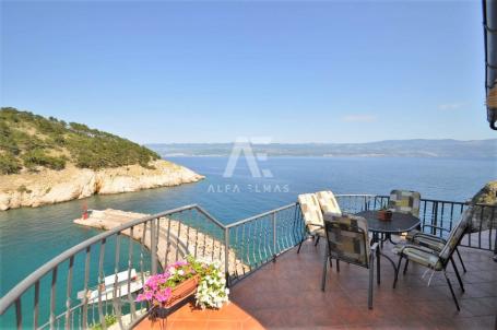 Vrbnik, detached stone house 20m from the sea! ID 383