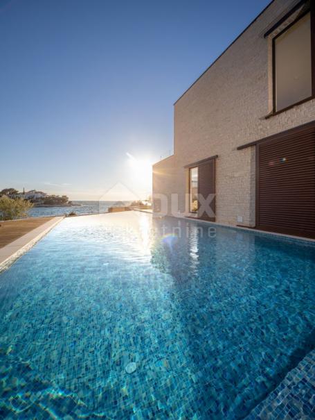 PRIMOŠTEN - Luxury villa with two swimming pools