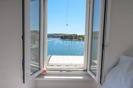 ISLAND OF CRES, TOWN OF CRES 3 bedrooms with enchanting views FIRST ROW TO THE SEA