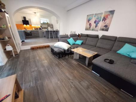 Opatija, Center - UNIQUE OPPORTUNITY! Exclusive 2 bedroom apartment with terrace and parking space, 