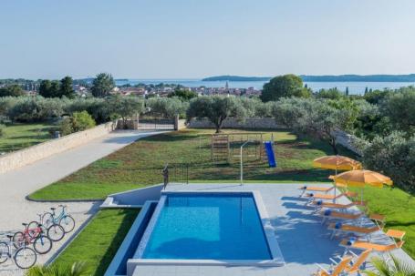 Istra, Fažana, villa sa bazenom i direktnim pogledom na Fažanu i Brijune