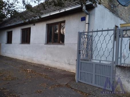Stepanovićevo, na 25km od Novog Sada prodaje se kuća sa okućnicom u mirnom delu u samoj blizini cent