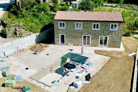 ISTRA, MOMJAN - Istarska kamena kuća s bazenom i pogledom na more