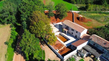 Barban, central Istria, renovated stone house with swimming pool