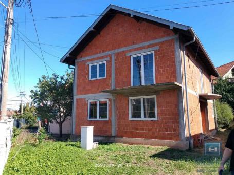 Na prodaju komforna nezavršena kuća u širem centru Ćuprije