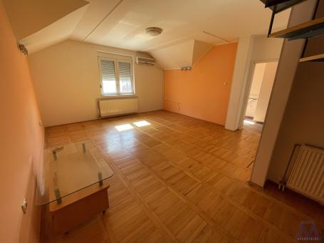 Novi Sad, Nova Detelinara, Rumenačka ulica- na prodaju komforan stan na dva nivoa od ukupno 83 uknji