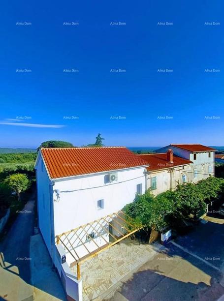 House Renovated Istrian house for sale, Valtura
