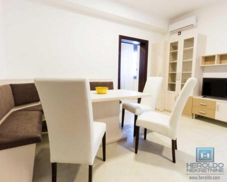 Larger, luxurious, furnished apartment in the Wing complex