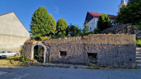 FUŽINE – Anpassungshaus mitten im Dorf