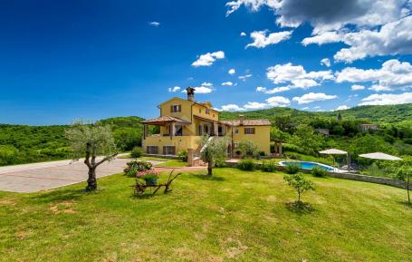 ISTRIA, PAZIN - Spacious villa with pool on the glade