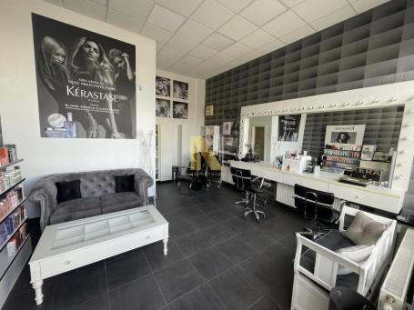 Prodaja - kompletno i moderno opremljen lokal - frizerski salon