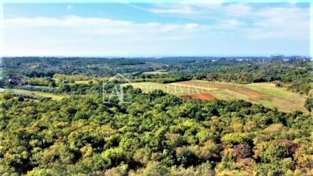 Umag, building plot 880 m2 in an attractive location